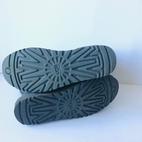 Ugg’s | Boots - Picture 6 of 8
